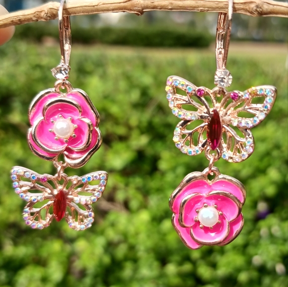 Rhinestone Butterfly Earrings with Dangling Rose Faux Pearl Silvertone Setting - Picture 8 of 15